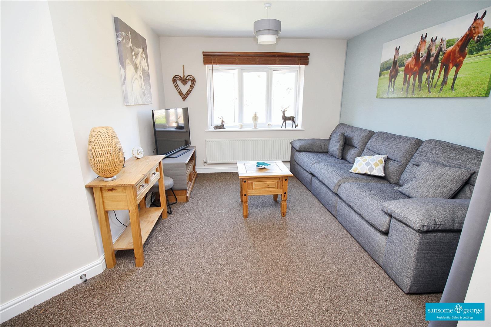 3 bed property in Horsecroft Way, Reading